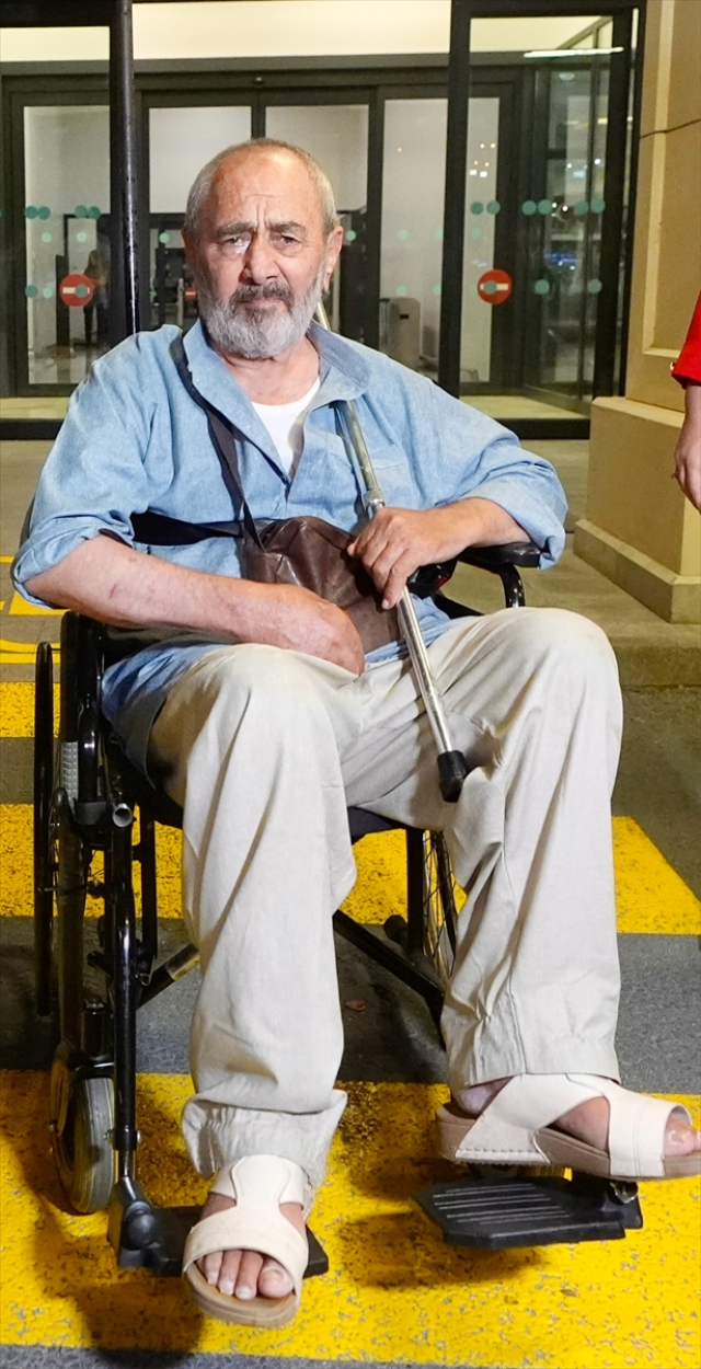 Ali Baybaş at the airport
