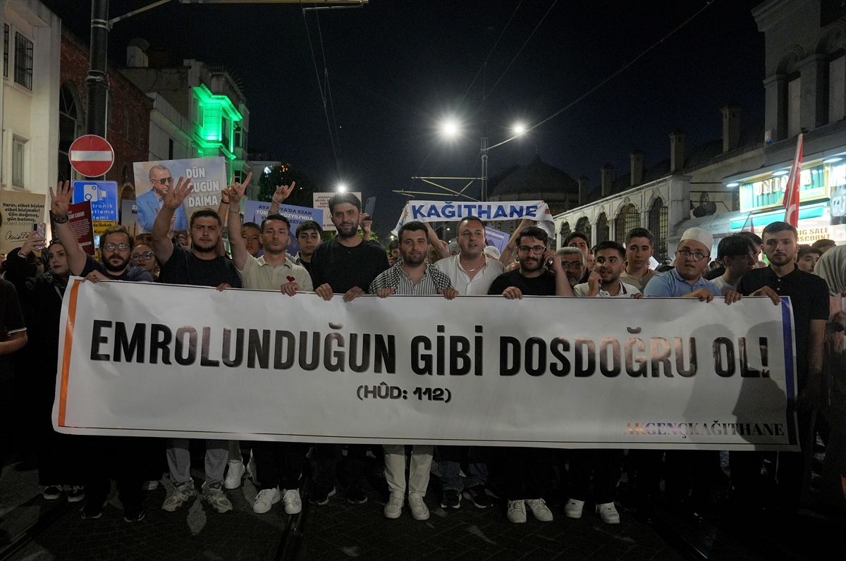 Ayasofya'nın açılış yıl dönümünde gençlik yürüyüşü