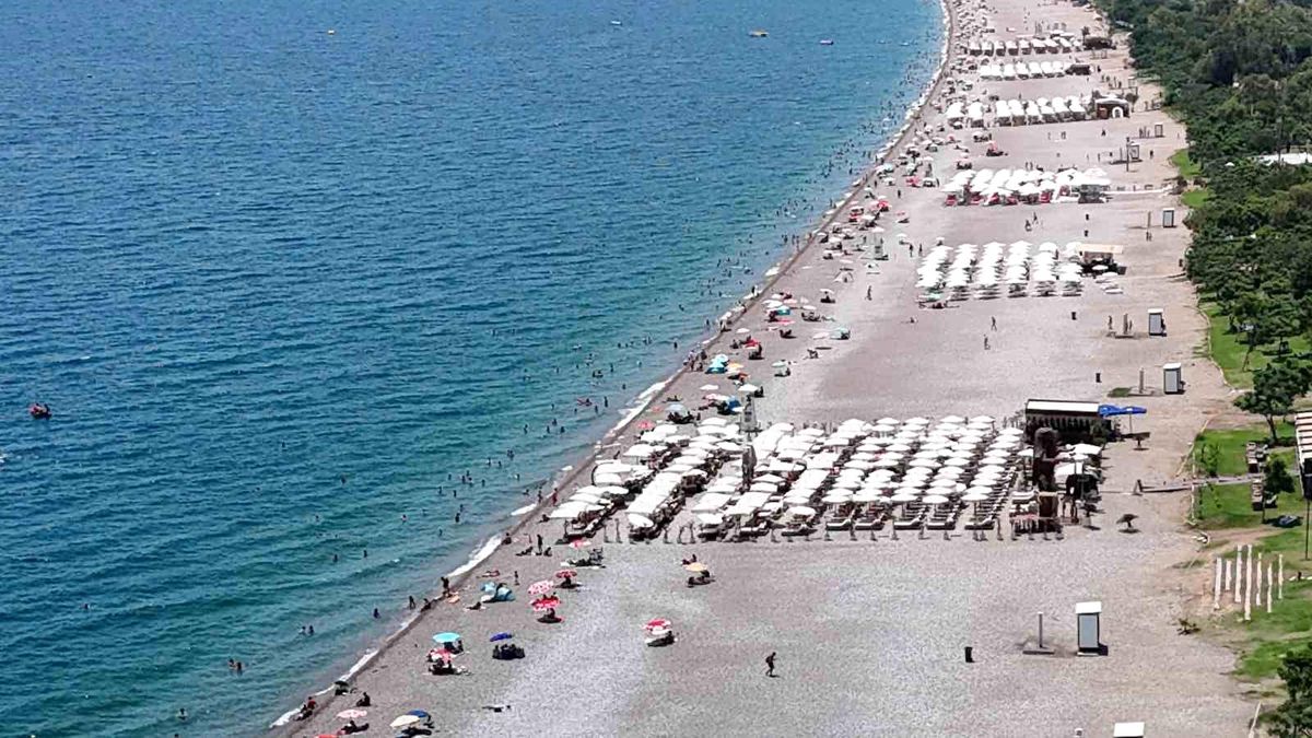 Antalya'da termometreler 38 dereceyi gösterdi, sahiller doldu