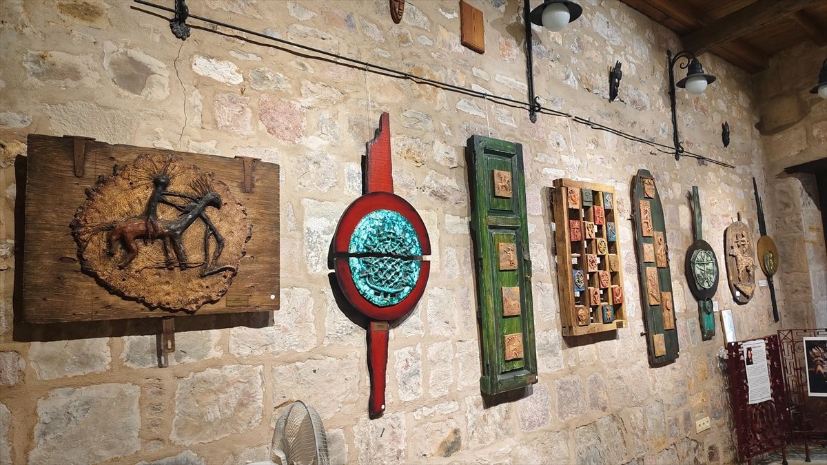 Ayvalık'ta 'Tamgalar: Yeryüzü Hafızası' sergisi açıldı