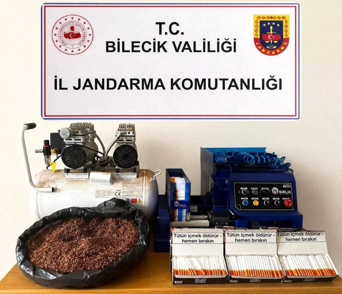 Bilecik'te 5 ayrı adreste yapılan baskında 3 bin 200 kaçak makaron ele geçirildi