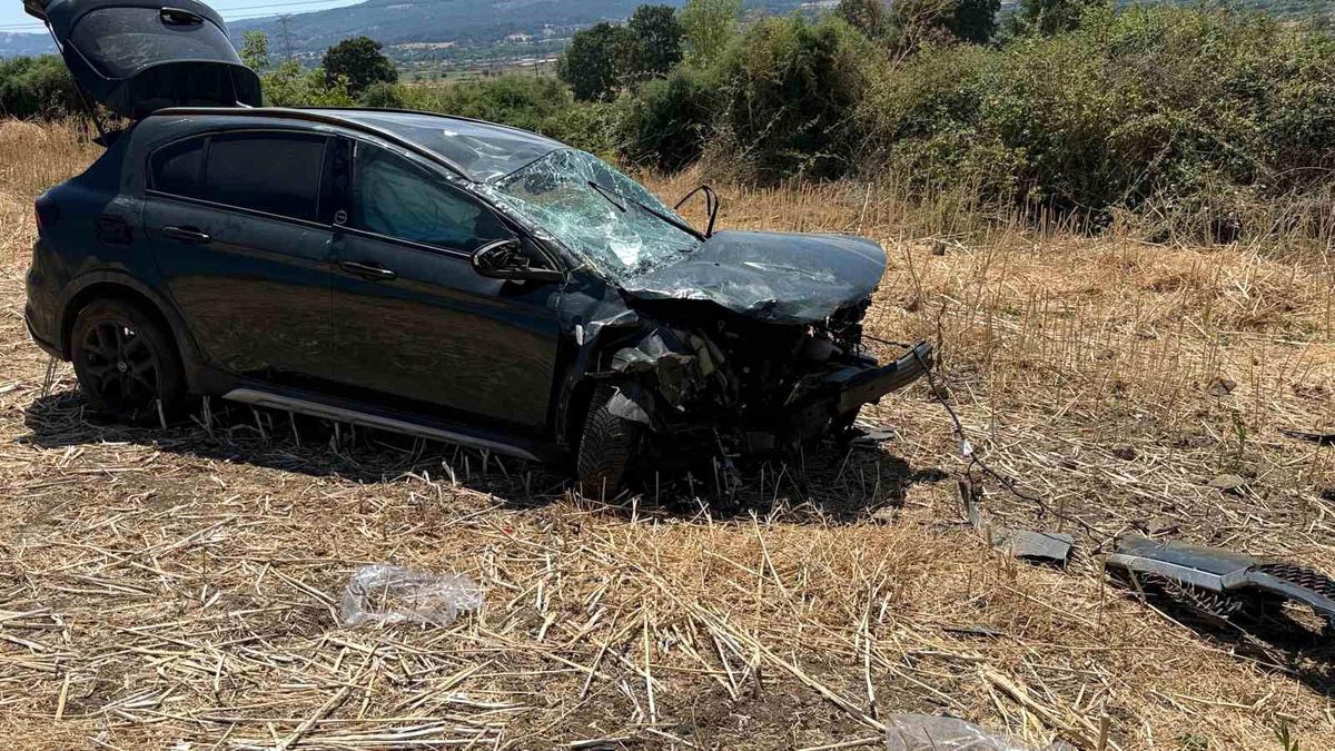 Çan'da otomobil tarlaya uçtu: 2 yaralı