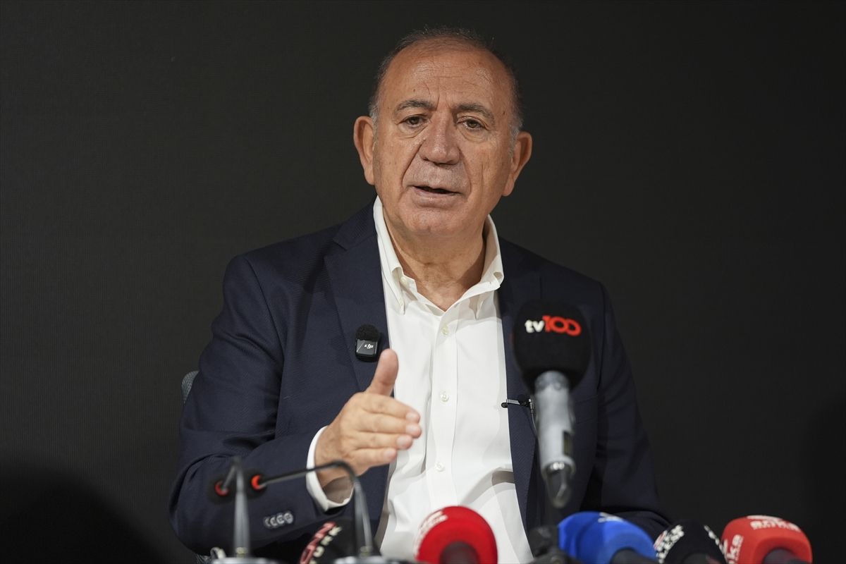 CHP İstanbul İl Başkanlığı'nda partiye katılım töreni düzenlendi