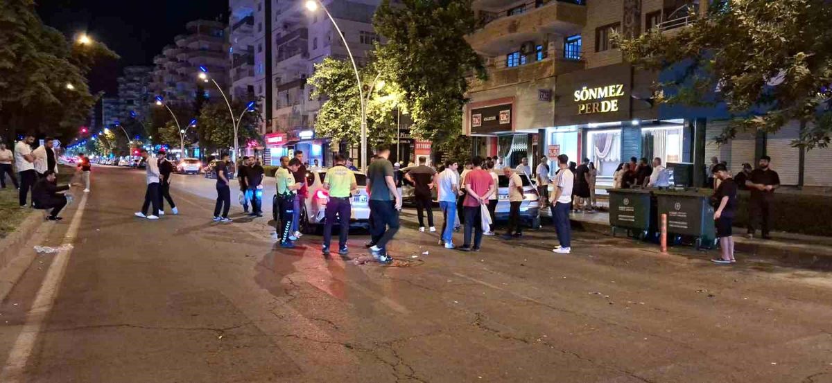 Diyarbakır'da iki otomobil çarpıştı: 5 yaralı