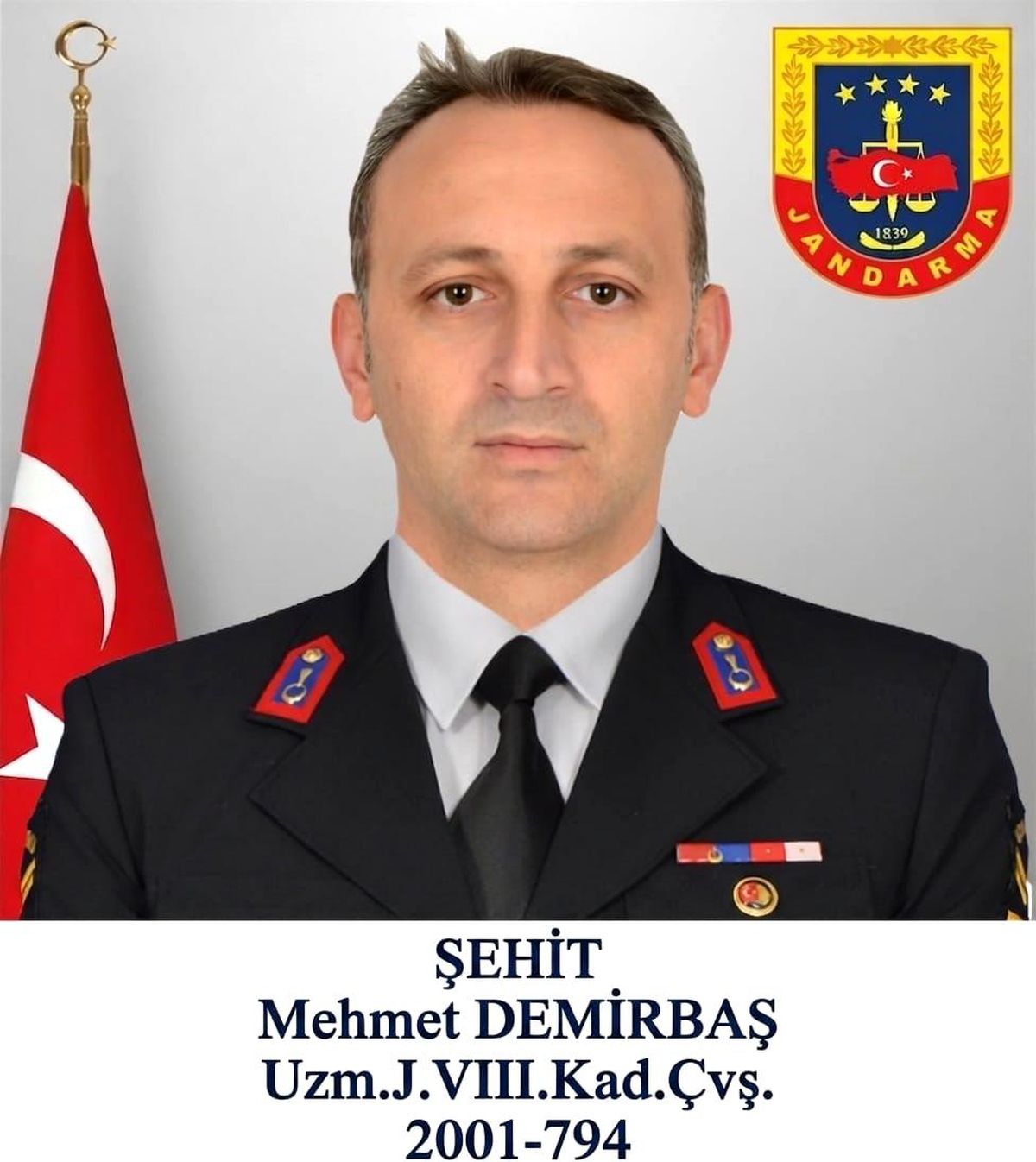 Eskişehir'de çatışmada şehit düşen Jandarma Çavuş Mehmet Demirbaş'ın cenaze töreninden bir kare.