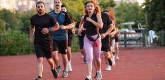 Farklı meslek gruplarından spor tutkunları günlük hayatın stresini koşarak atıyor
