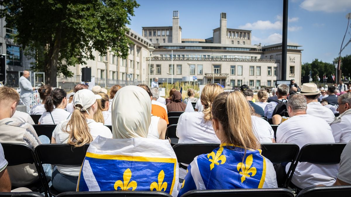 Hollanda'da Srebrenitsa Soykırımı'nın 31. yılında kurbanlar anıldı
