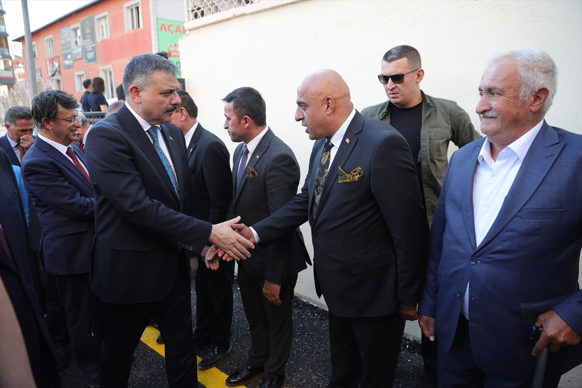 İçişleri Bakanı Mustafa Çiftçi Hakkari'de bir toplantıda konuşma yapıyor.