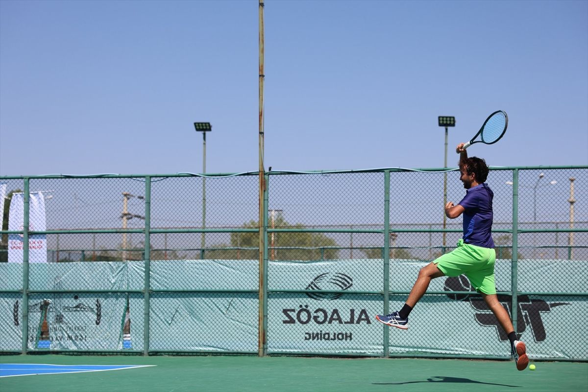Iğdır'da düzenlenen Kayısı Cup Tenis Turnuvası'ndan genel bir görüntü