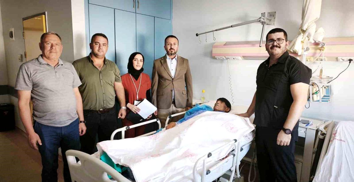 Kahta İlçe Devlet Hastanesi'nde gerçekleştirilen ilk kalıcı kalp pili operasyonu sonrası hastanın sağlığına kavuştuğu anı temsil eden görsel.