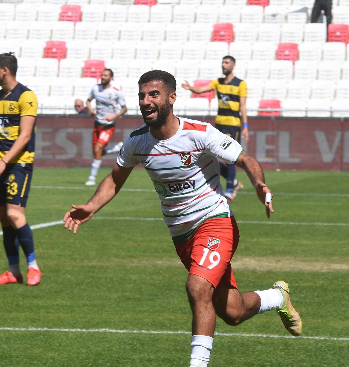 Karşıyaka futbol takımından Yılmaz Ceylan