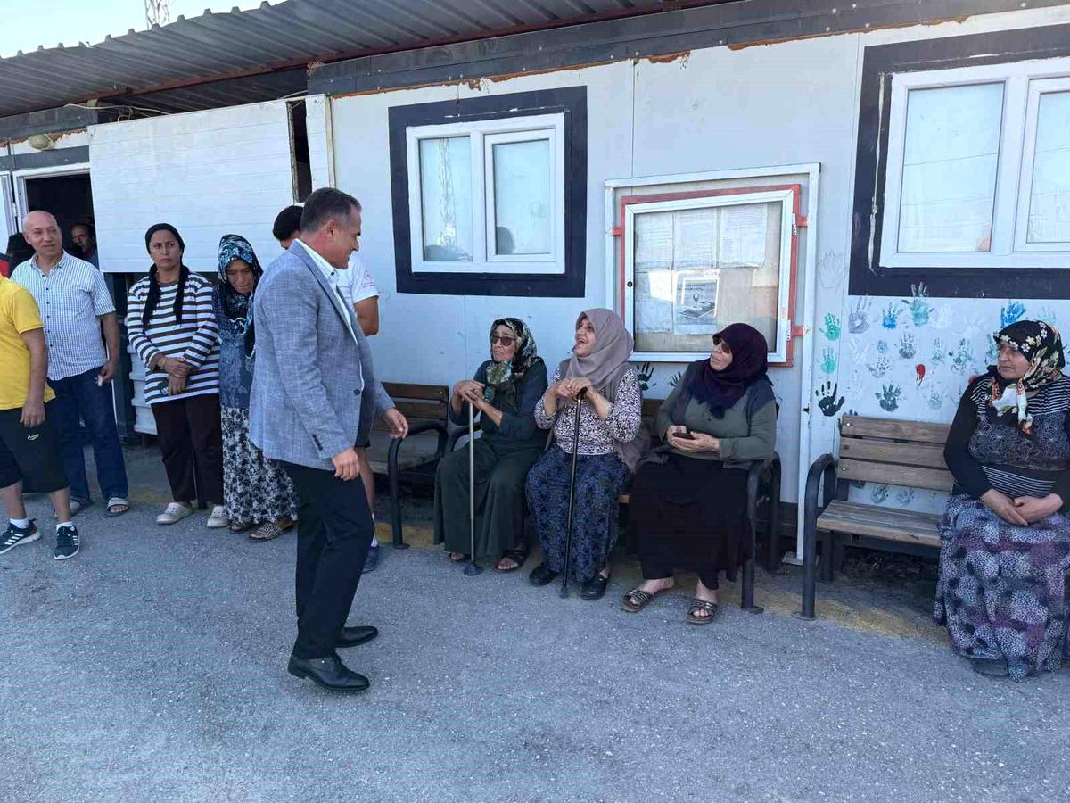 Kaymakam Akdaş, konteyner kentte yaşayan vatandaşlarla bir araya geldi