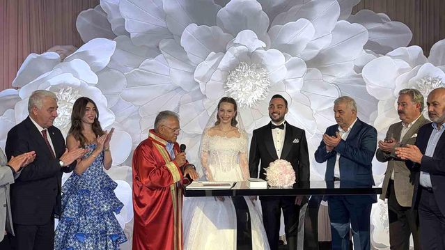 Mustafa Demirel’in mutlu günü