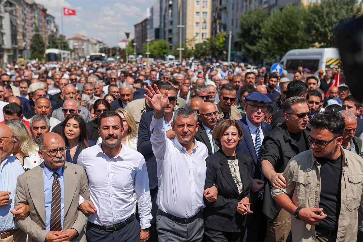 Özgür Özel'den yeni parti açıklaması: Sabrın taştığı yerde yeni partiyi kurarız