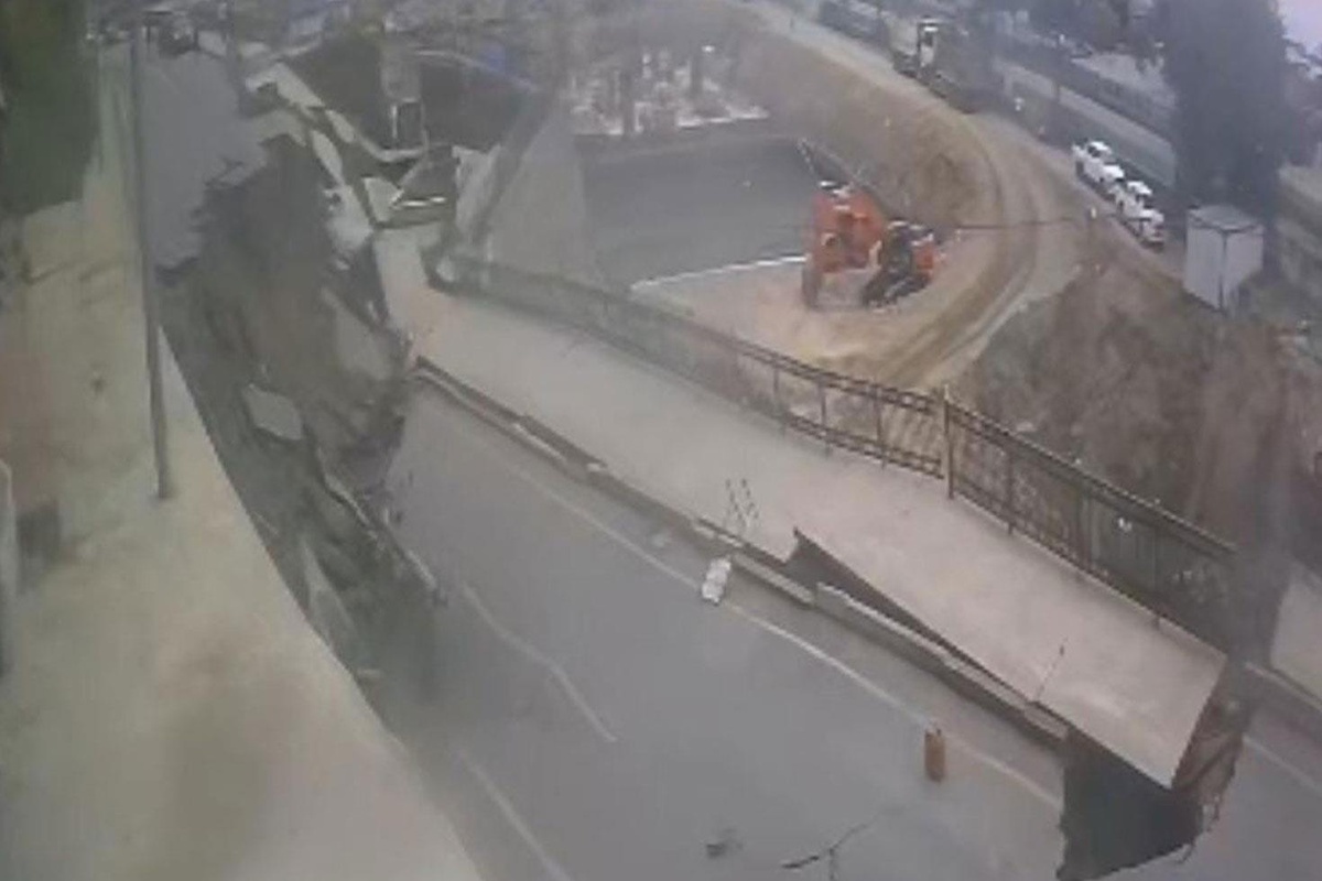 Rize'de yol çöktü, 2 bina tahliye edildi