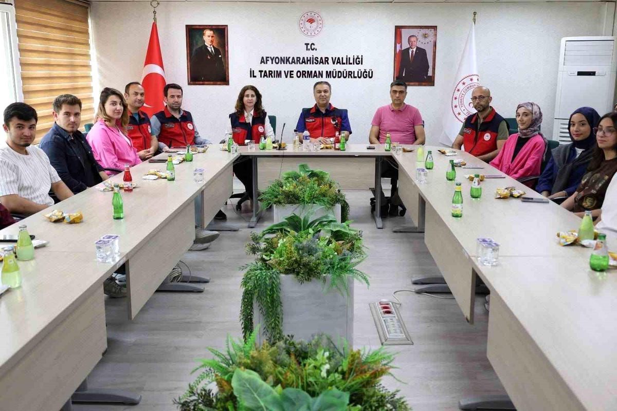 Afyonkarahisar Tarım ve Orman İl Müdürlüğü'nde stajyer öğrencilere yönelik tanıtım programı yapıldı.