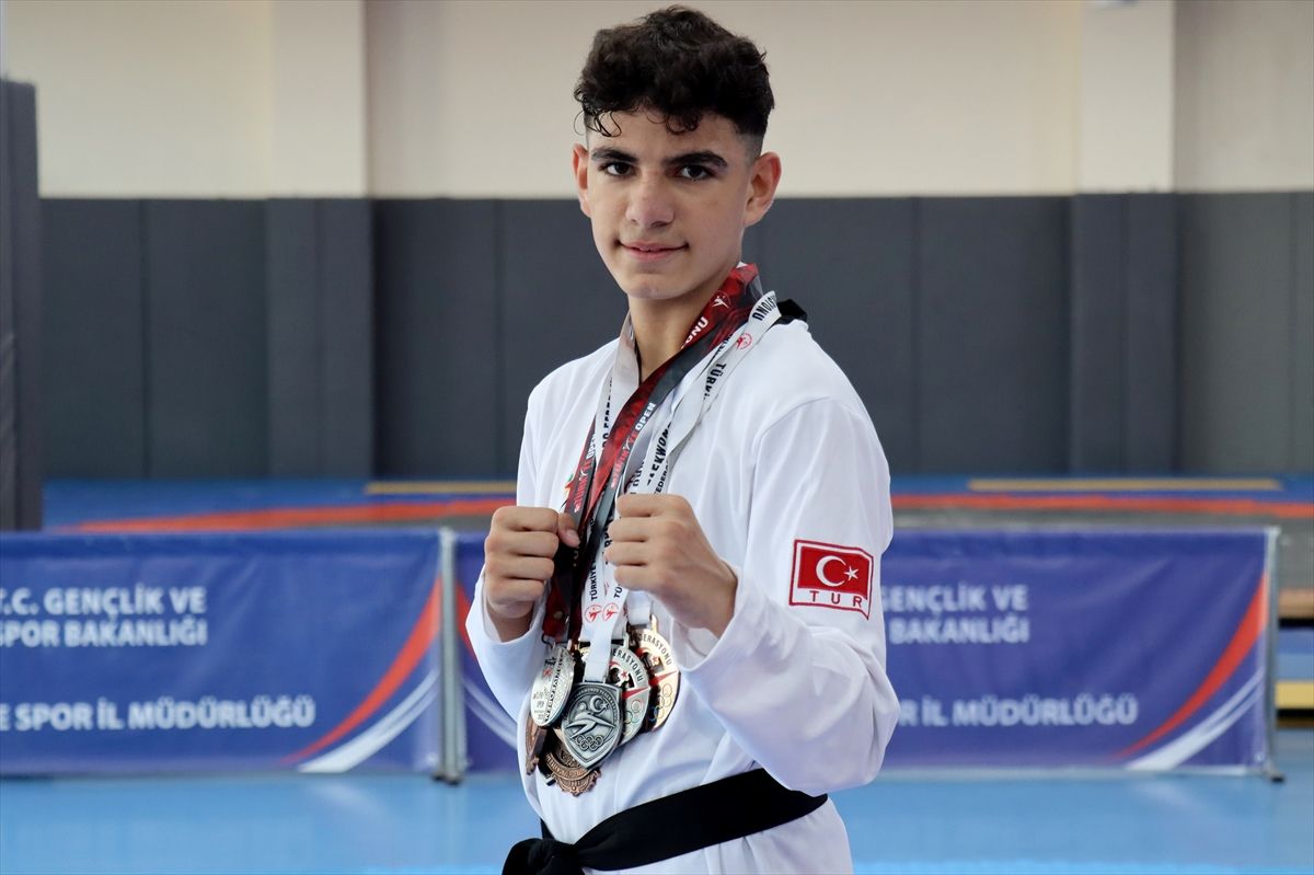Tekvandoda şampiyon sporcular yetiştiren antrenör, şimdi de oğlunu Avrupa Şampiyonası'na hazırlıyor