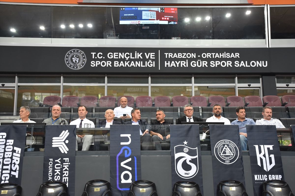 Trabzon'da lise öğrencileri robot turnuvasında mücadele etti