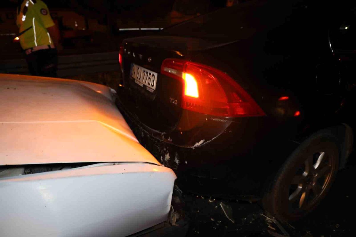 Nevşehir'de yaşanan trafik kazasının ardından olay yeri.