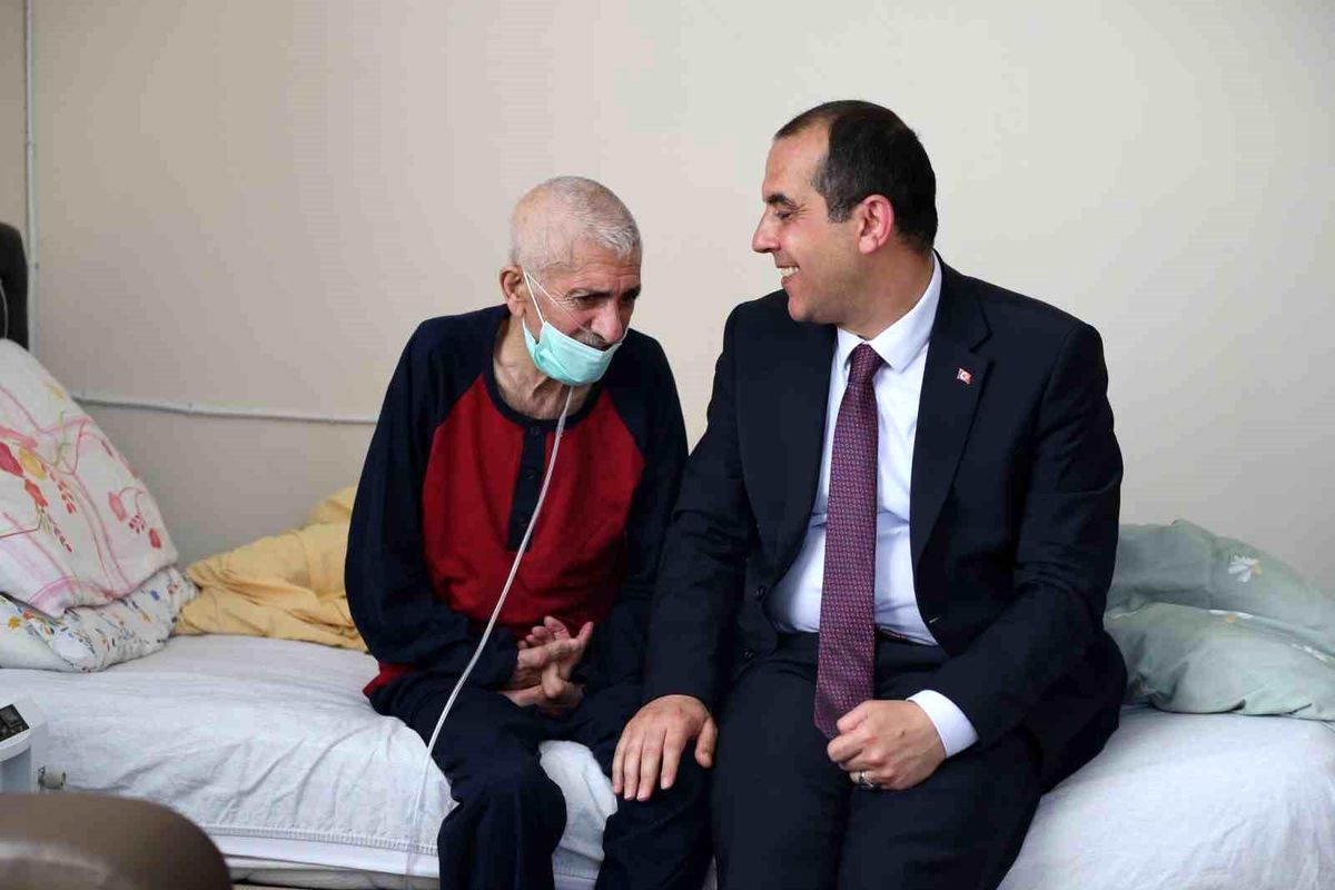Vali Taşolar'dan Dernek Başkanına Geçmiş Olsun Ziyareti