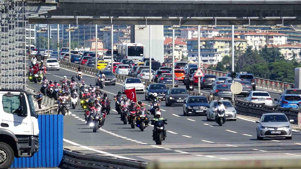 İstanbul'da bisikletli ve motosikletli kortejle 15 Temmuz anması