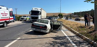 Afyonkarahisar'da bariyerlere çarpan otomobildeki 6 kişi yaralandı