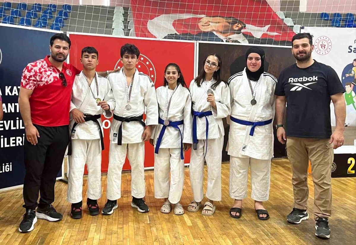 Ağrılı judocular Mardin'deki yarı final biletini aldı