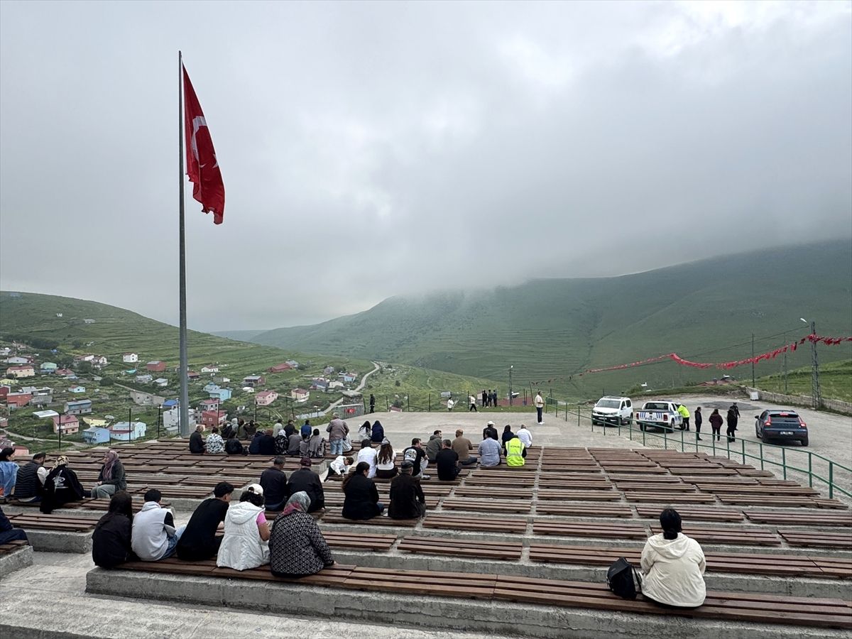 Ardahan'daki Atatürk silüeti bulutlu ve yağışlı hava nedeniyle görülemedi