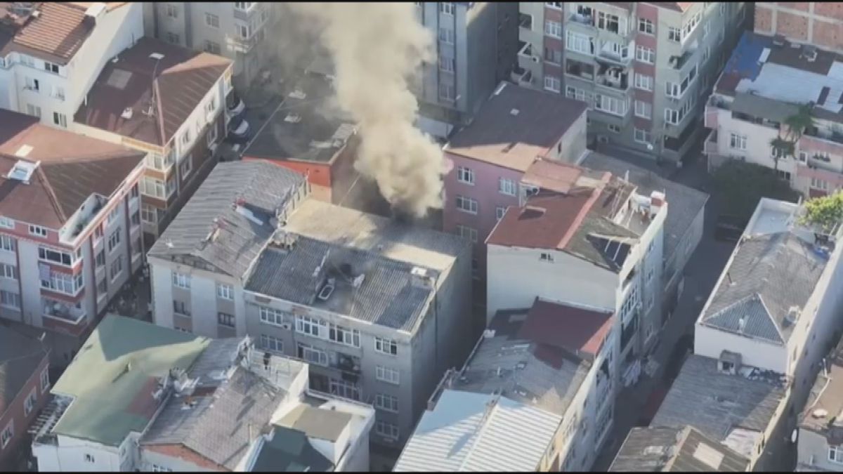 Bağcılar'da annesinden para alamadığı için evi ateşe veren şüpheli polis tarafından yakalandı.