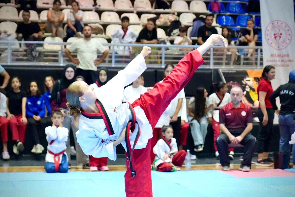 Balıkesir'de 15 Temmuz Taekwondo Turnuvası Başladı: 18 İlden 478 Sporcu Katılıyor