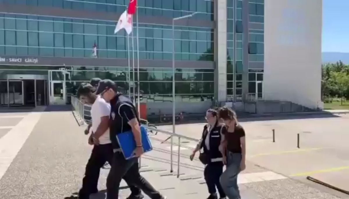 Bolu'da düzensiz göçmenlere yönelik operasyonda yakalanan kişilerin görüntüleri.