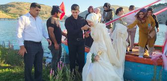 Çat Barajı'ndaki 'yüzen adalar'da ilk nikah kıyıldı