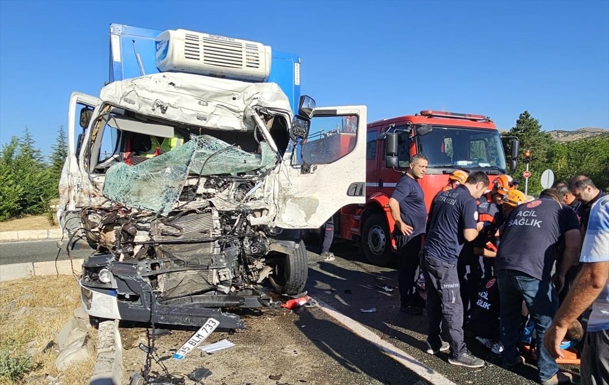 Elazığ'da iki tırın çarpıştığı kazada 1 kişi yaralandı