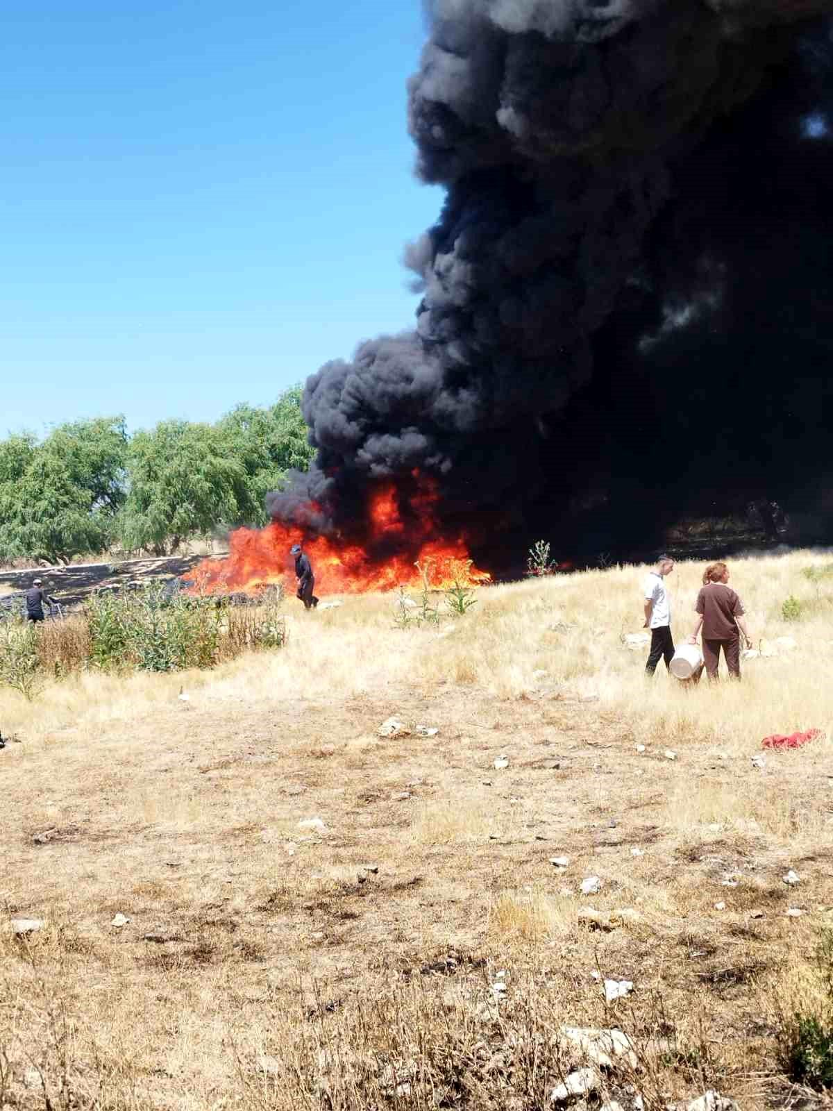 Eskişehir'de sigara izmaritinden çıkan yangına müdahale eden mahalle sakinleri