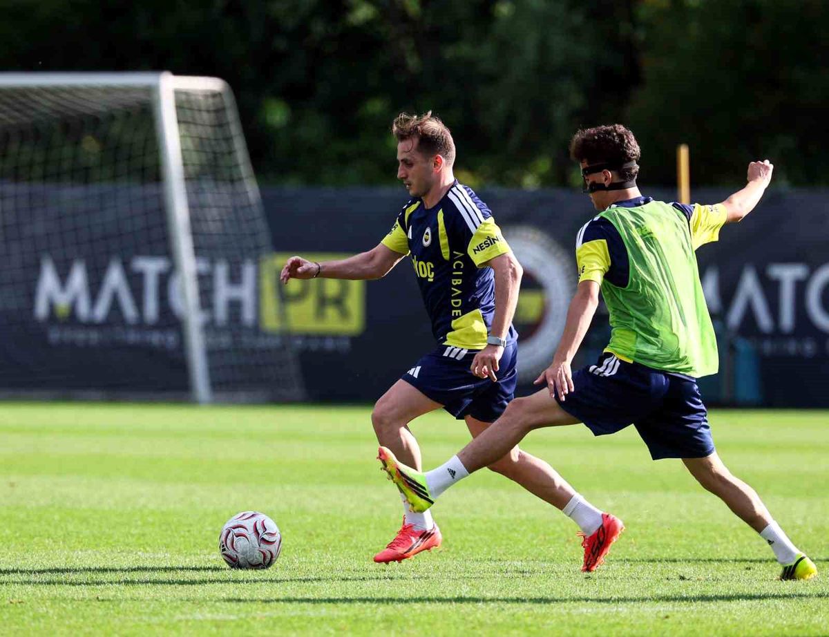 Fenerbahçe futbolcuları Avusturya'da antrenman yapıyor.