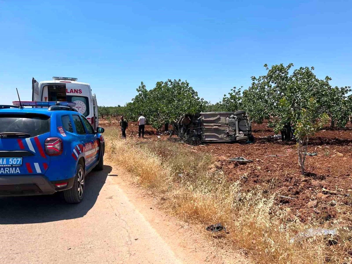 Gaziantep'te takla atan otomobilde 3 kişi yaralandı