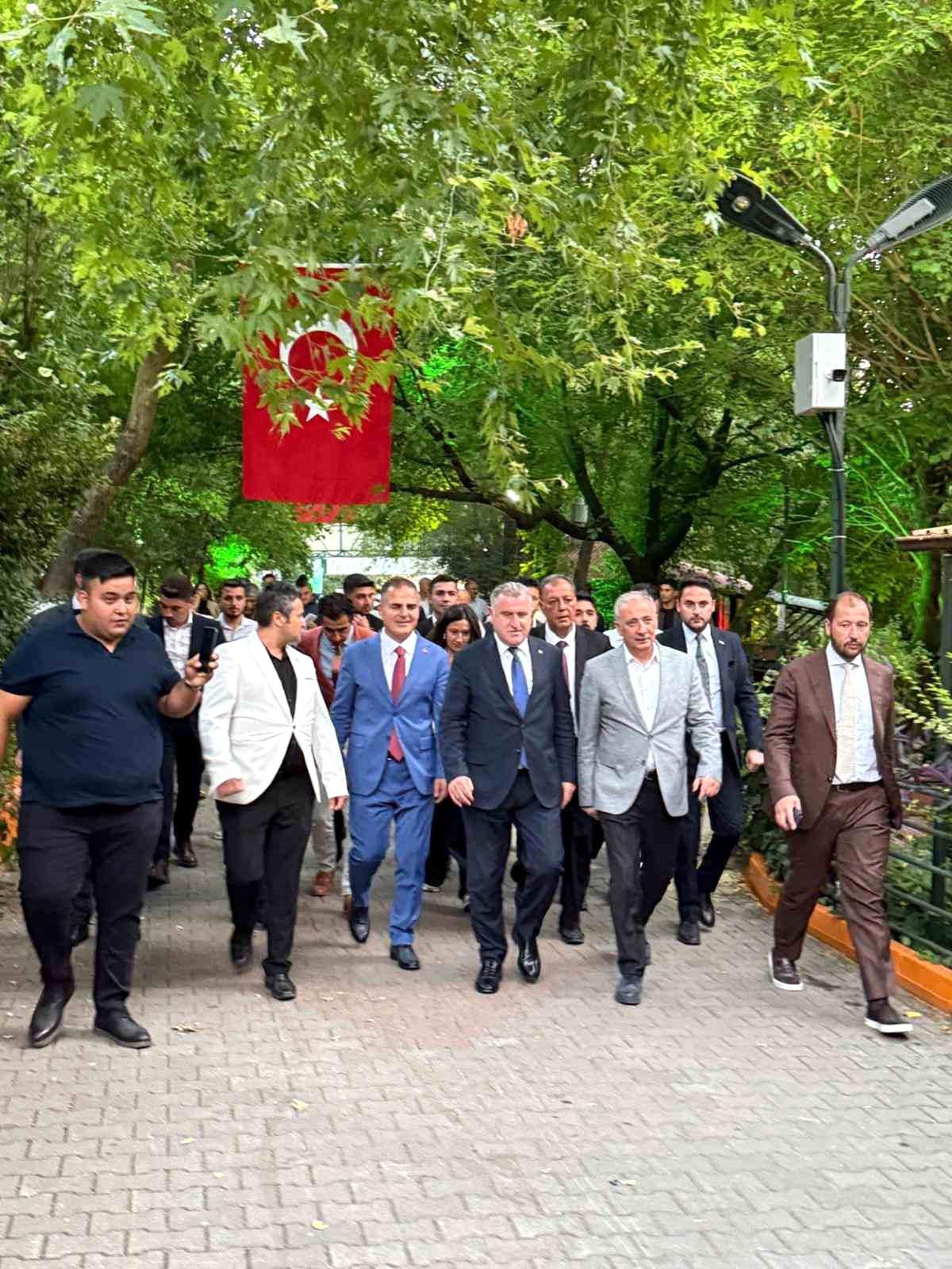 Gençlik ve Spor Bakanı Bak'tan Pınar Mahallesi'ne ziyaret