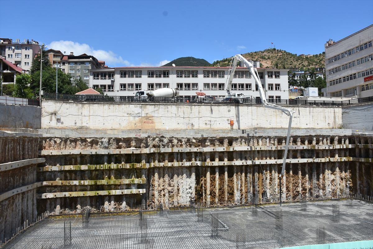 Gümüşhane'de kent meydanı ve otopark projesinin temeli atıldı