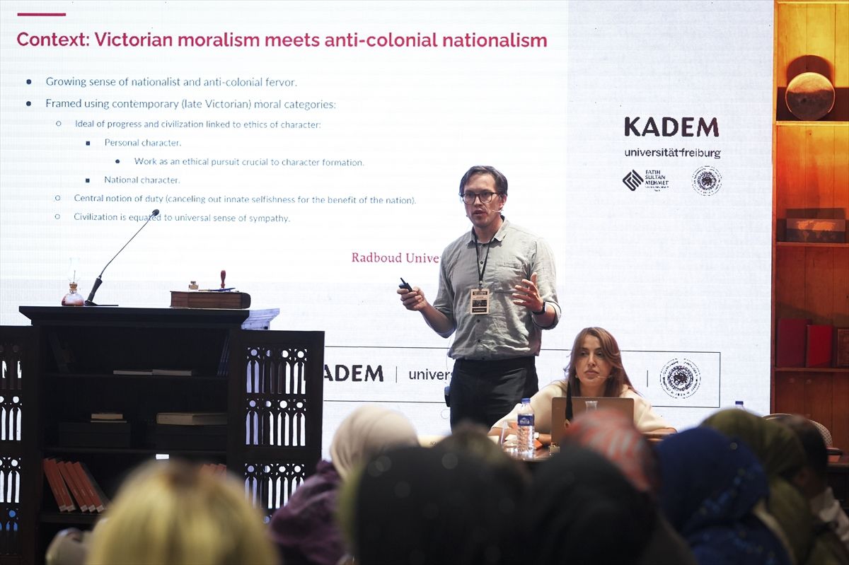 Uluslararası çalıştayda 19. yüzyıl Müslüman kadın yazarlarının edebiyat, eğitim ve toplumsal rollerinin ele alındığına dair görsel.