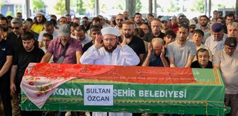 Konya'nın 'Kırmızılı Kadın'ı son yolculuğuna uğurlandı