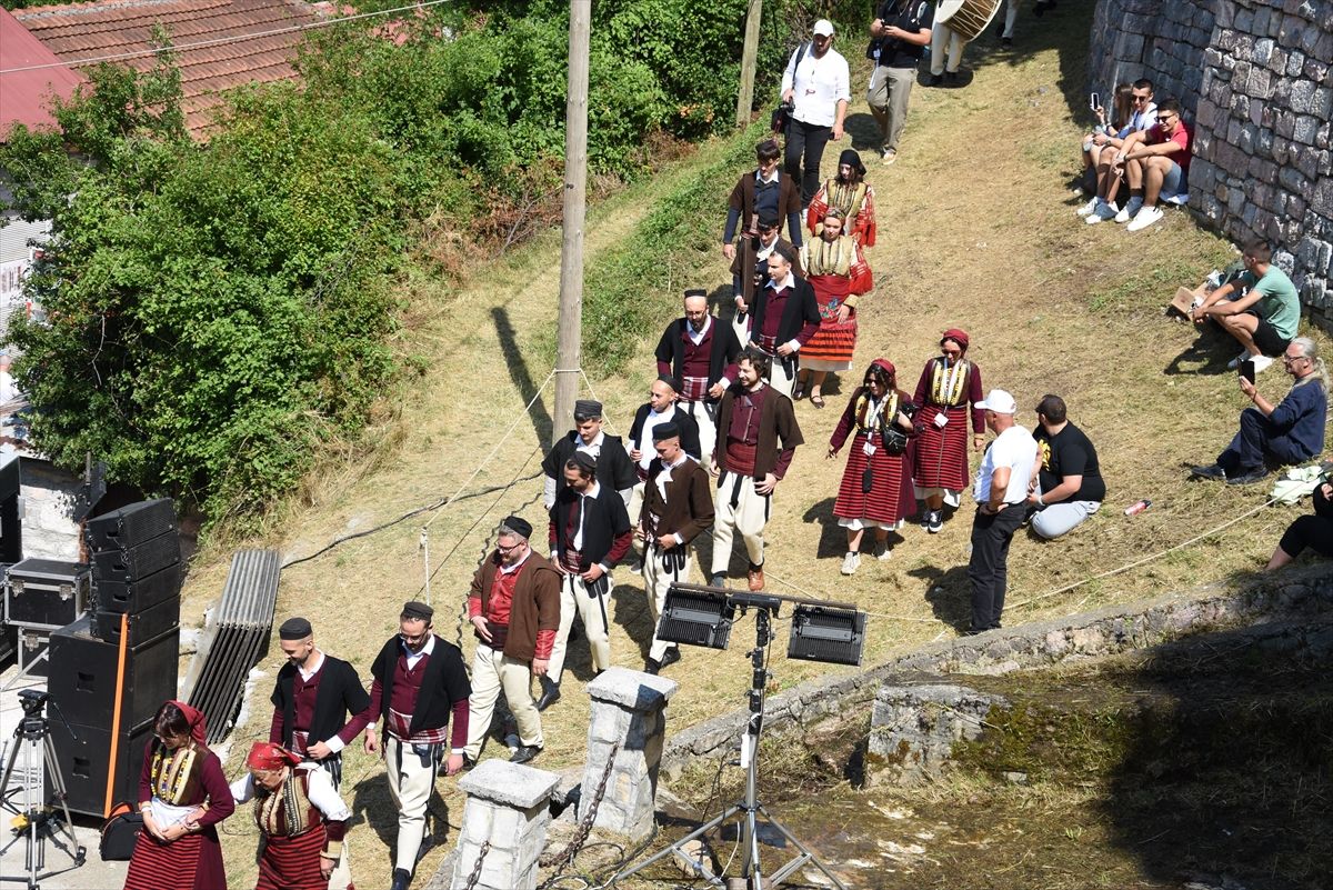 Kuzey Makedonya'nın Galiçnik köyünde düzenlenen geleneksel düğün töreninden bir görüntü.