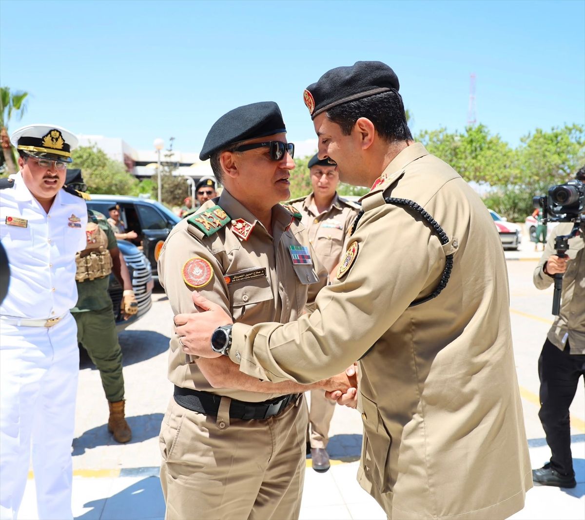 Libya Genelkurmay Başkan Vekili Nemruş ile Halid Hafter, askeri kurumların birleştirilmesini görüştü