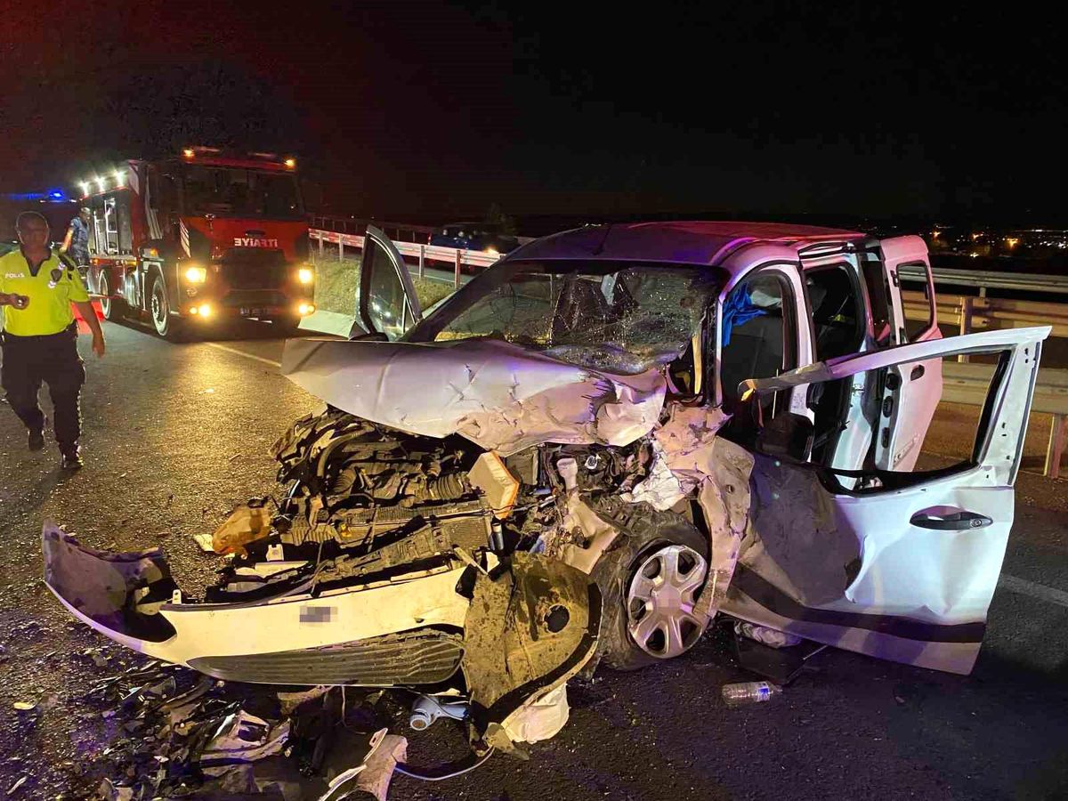 Malatya'da hafif ticari araç otomobille çarpıştı: 5 yaralı