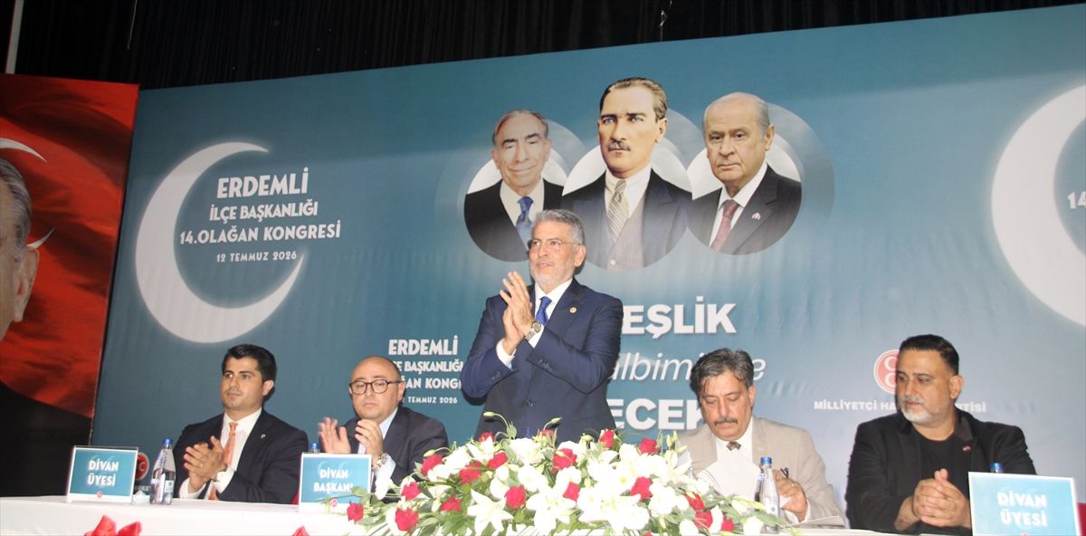 MHP Erdemli İlçe Başkanı Erol Erdoğan'ın yeniden seçildiği kongreden bir görüntü.