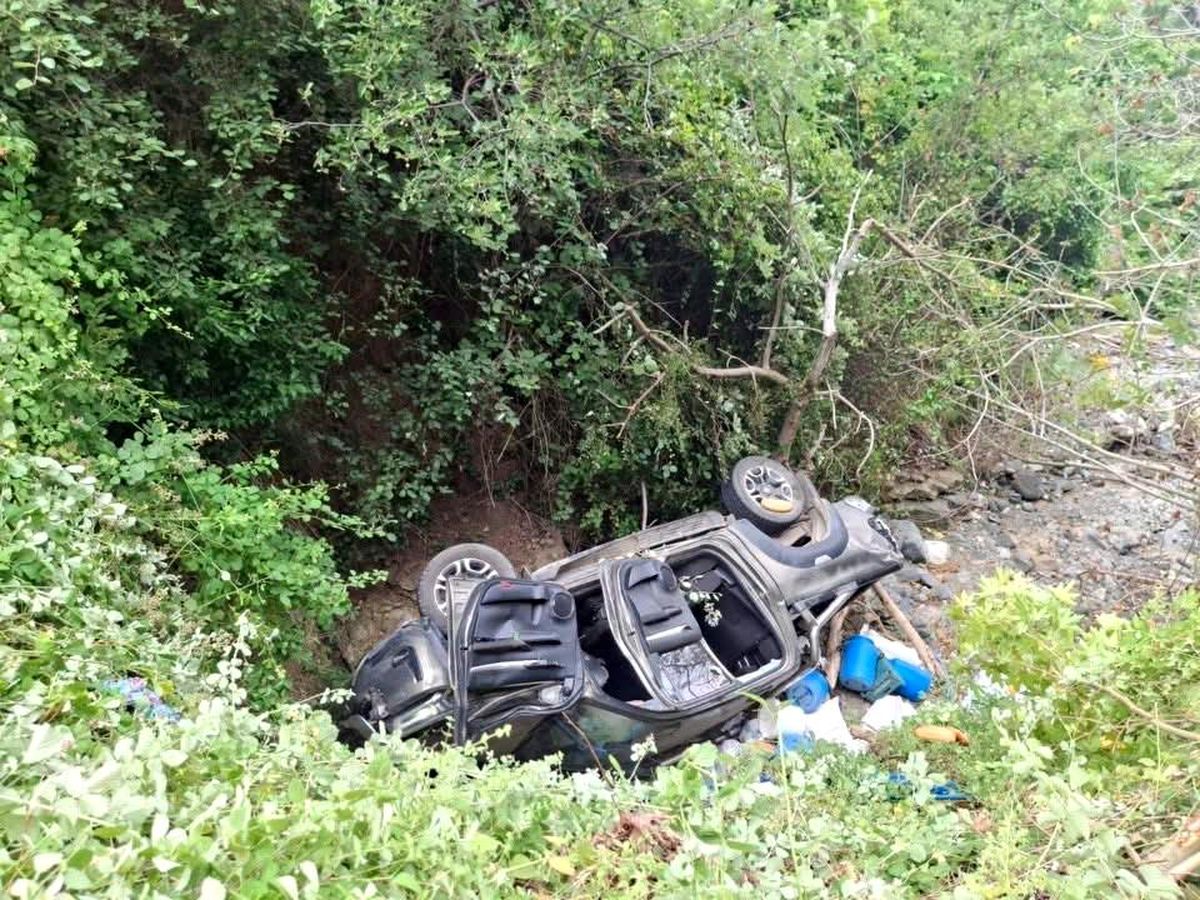 Hatay'ın Belen ilçesinde meydana gelen trafik kazasında yaralananların hastaneye kaldırılması.