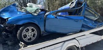 Afyonkarahisar'da bariyerlere çarpan otomobildeki çift öldü, bebekleri yaralandı
