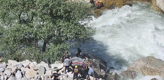 Şırnak'ta balık tutarken Habur Çayı'na düşen kişiyi arama çalışmaları sürüyor