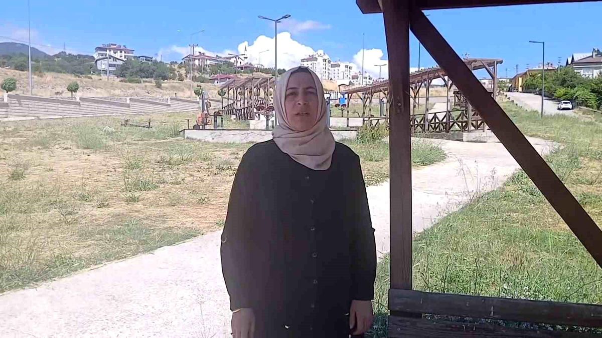 Sivas'ta Kelkit Çayı'nda kaybolan genç kızın ailesi yardım bekliyor.