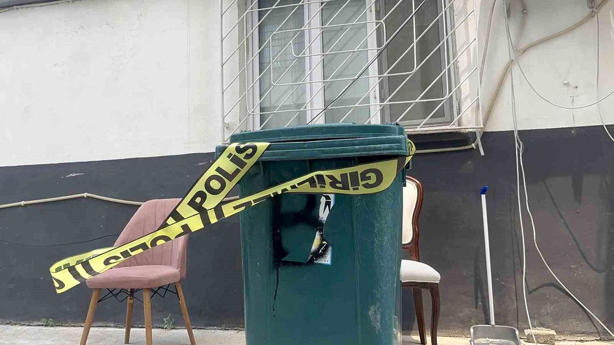 Tartıştığı eşinin başına çekiçle vurup boğazından bıçakladı