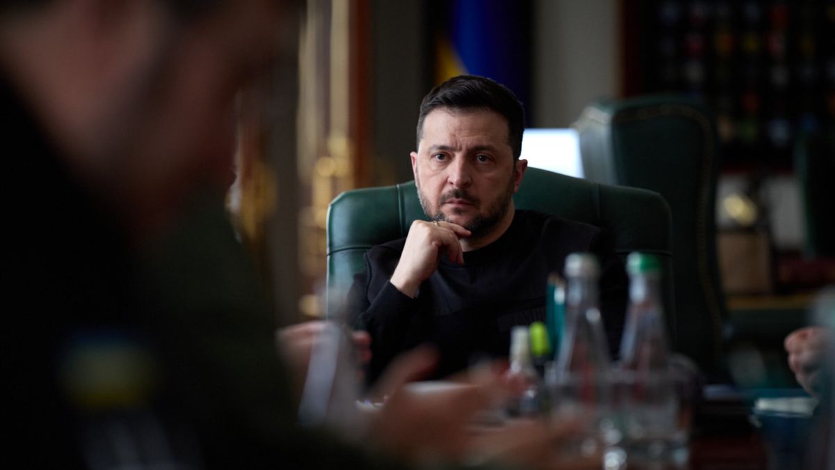 Ukrayna Devlet Başkanı Volodimir Zelenskiy konuşma yaparken